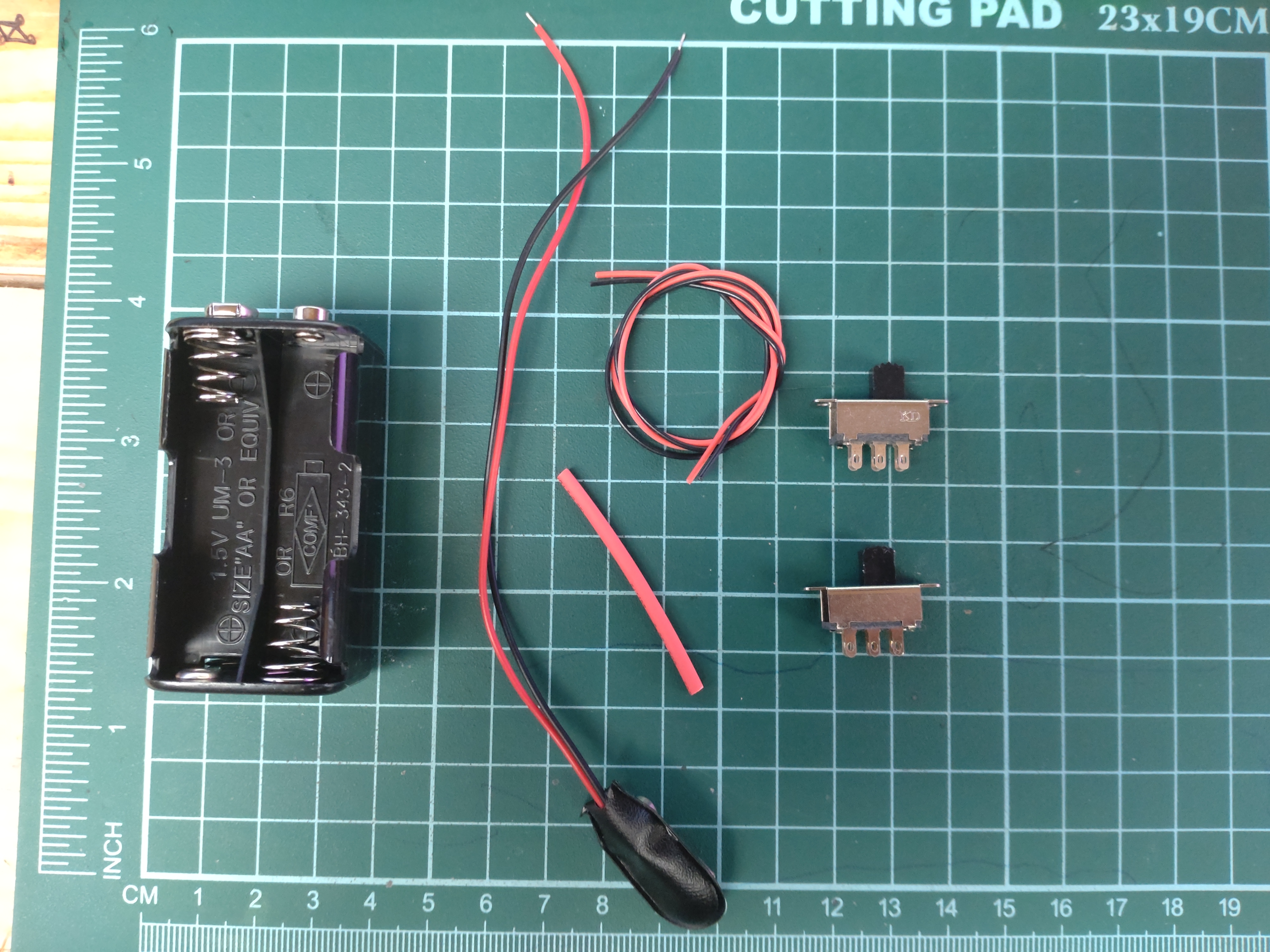 Basic Loco Wiring Kit (4AA Battery holder, forward / reserve switches)